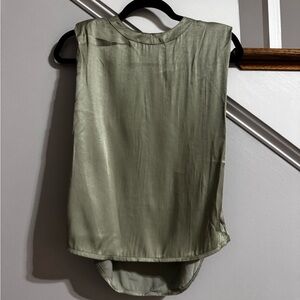 Le Lis Sleeveless Blouse in Light Green